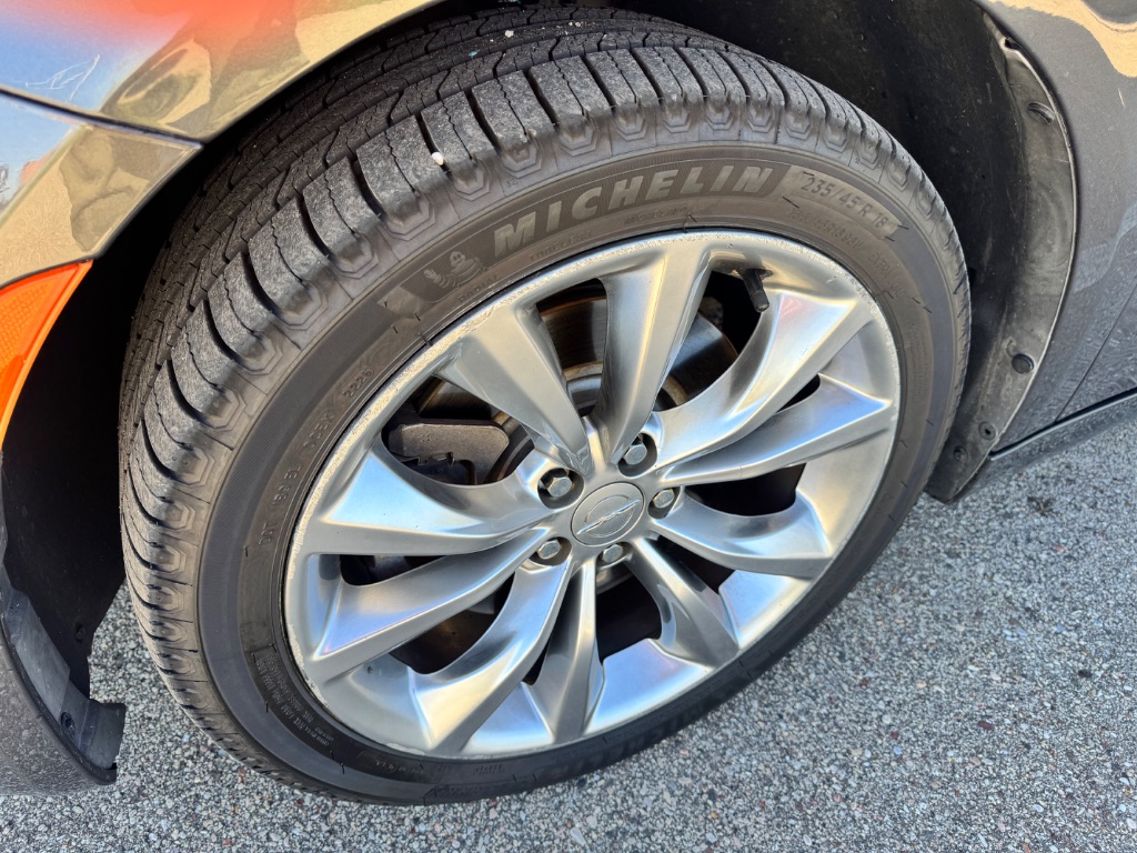 2015 Chrysler 200 - $7,995