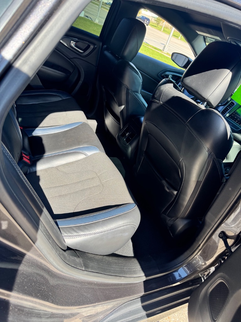 2015 Chrysler 200 - $7,995