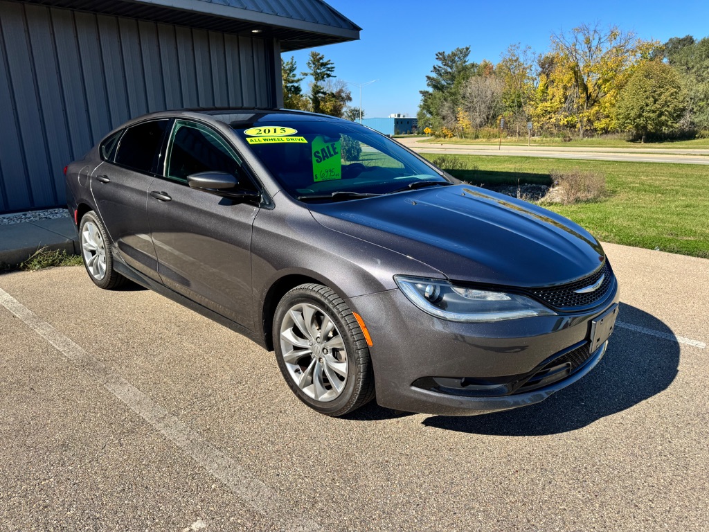 2015 Chrysler 200 - $7,995