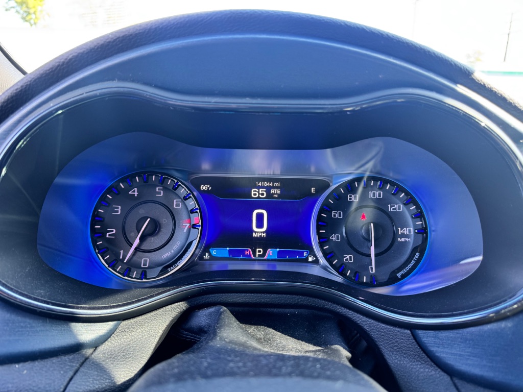 2015 Chrysler 200 - $7,995