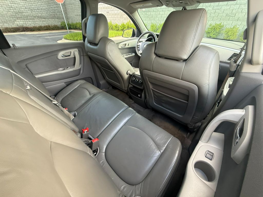 2011 Chevrolet Traverse - $3,950