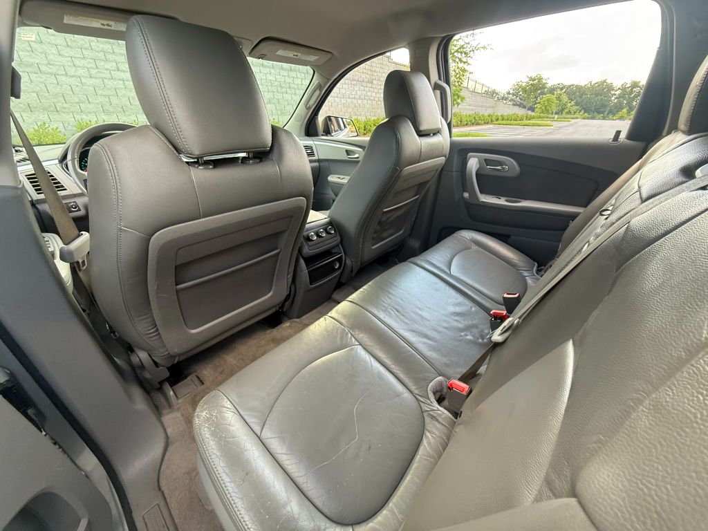 2011 Chevrolet Traverse - $3,950