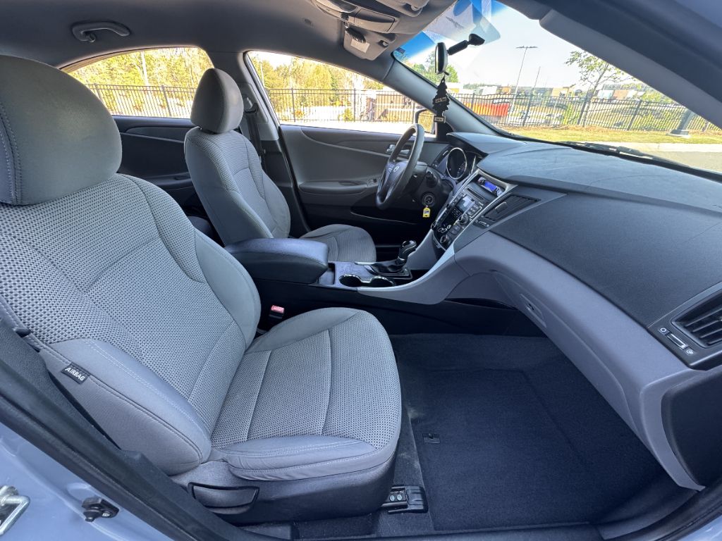 2011 Hyundai Sonata GLS photo