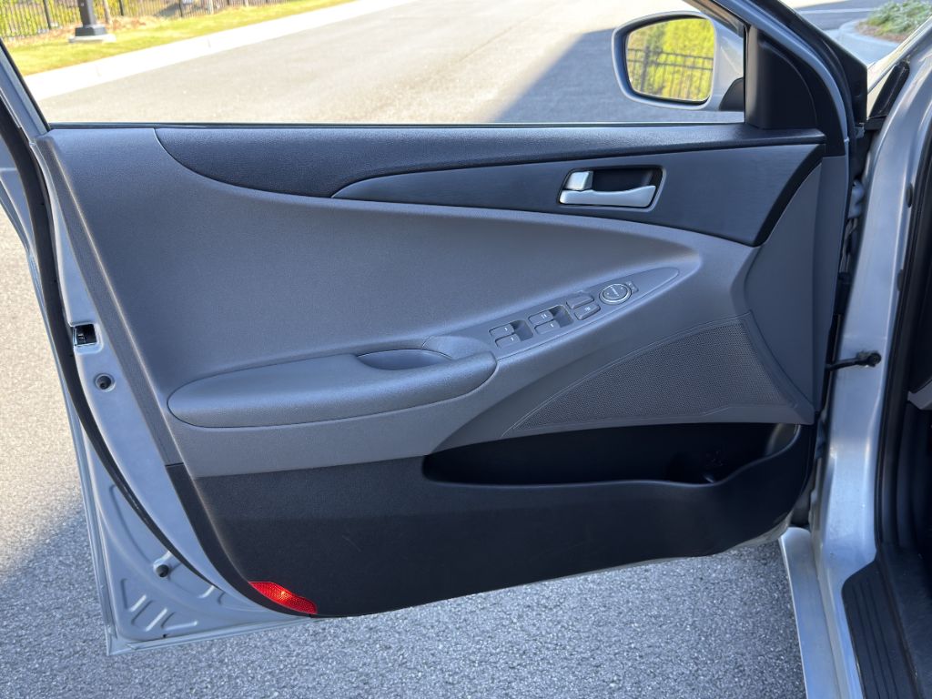 2011 Hyundai Sonata GLS photo