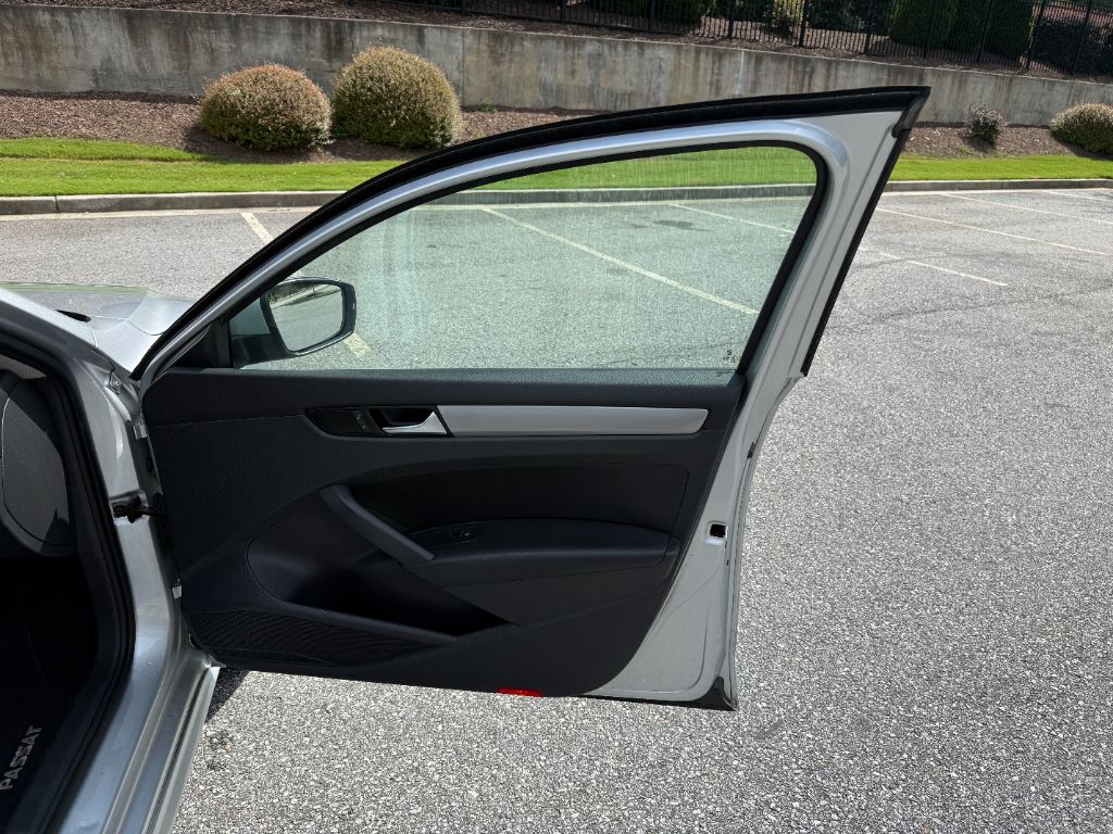 2014 Volkswagen Passat - $7,799