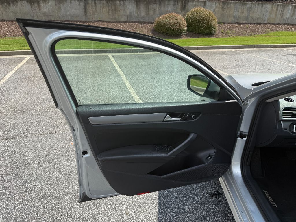 2014 Volkswagen Passat - $7,799