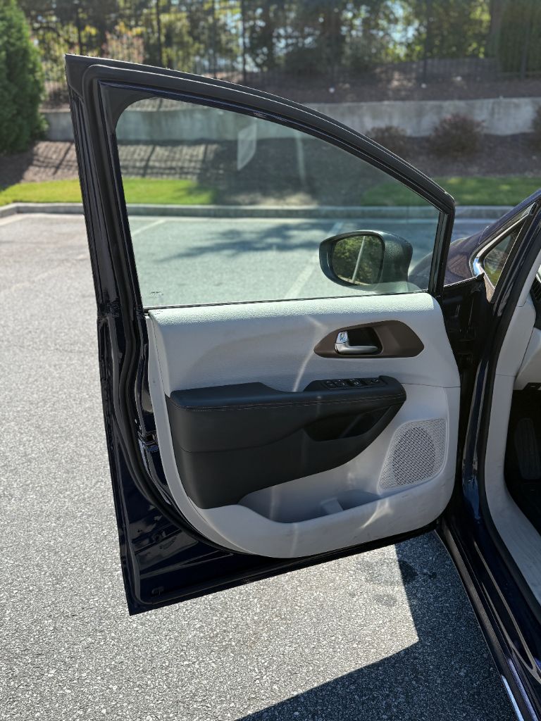 2017 Chrysler Pacifica - $10,989