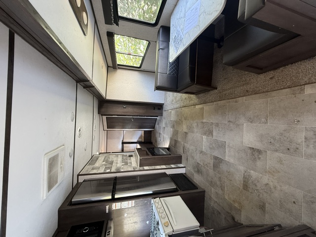 2021 Keystone Keystone - $9,275