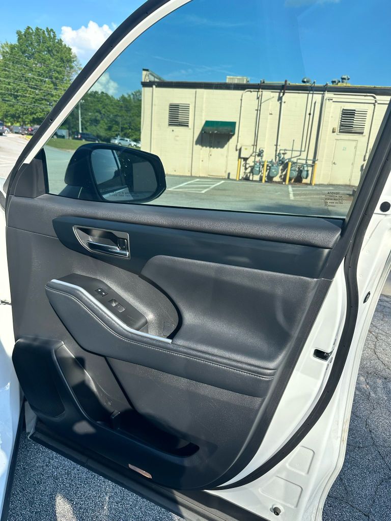 2024 Toyota Highlander LE photo