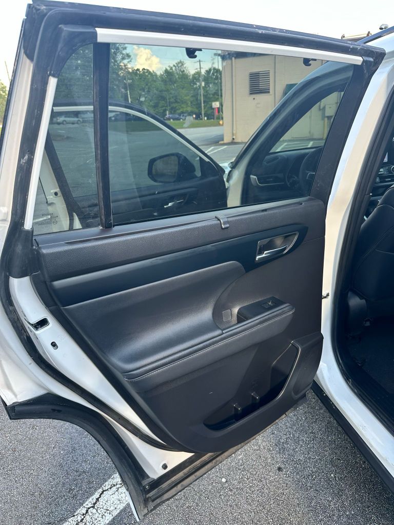 2024 Toyota Highlander LE photo