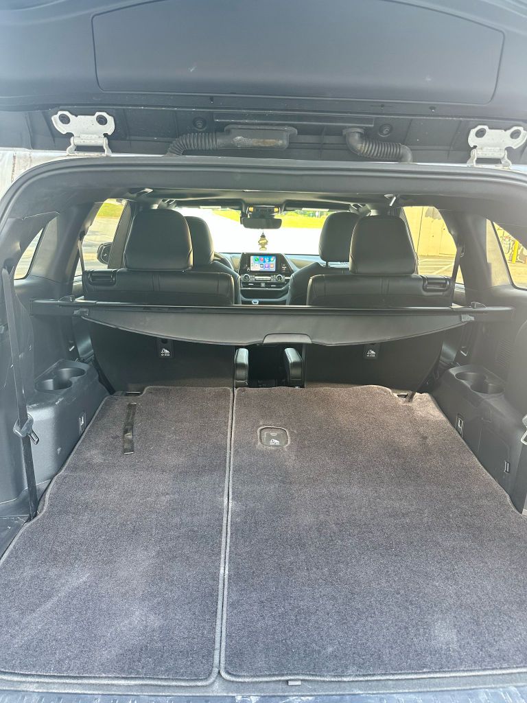 2024 Toyota Highlander LE photo