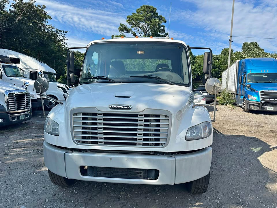 2017 Freightliner M2 - $49,999
