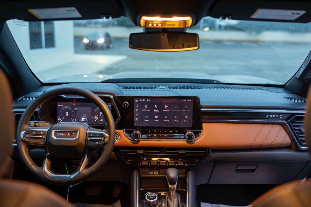 2024 GMC Canyon
