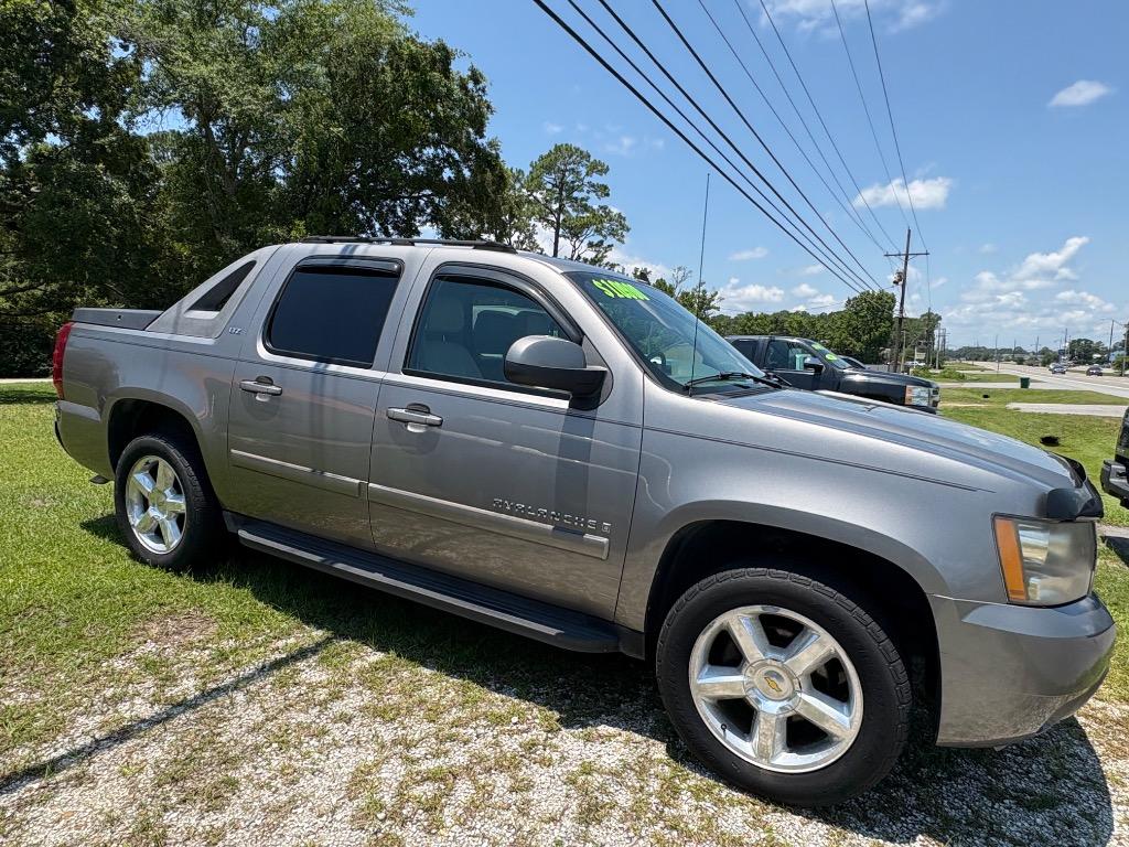 2007 Chevrolet Avalanche - $10,900