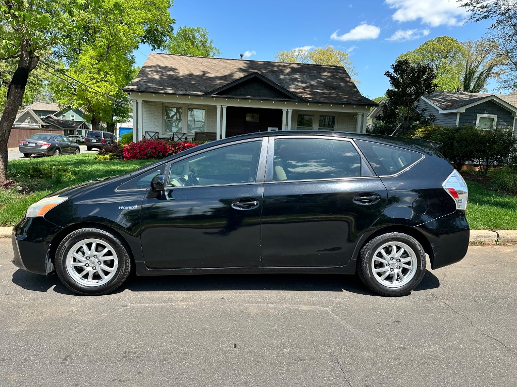 2012 Toyota Prius v Two photo
