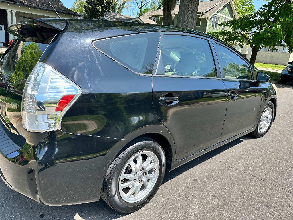 2012 Toyota Prius v Two photo