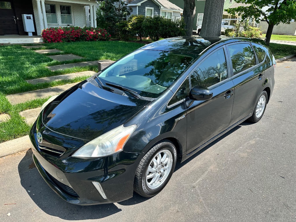 2012 Toyota Prius v Two photo