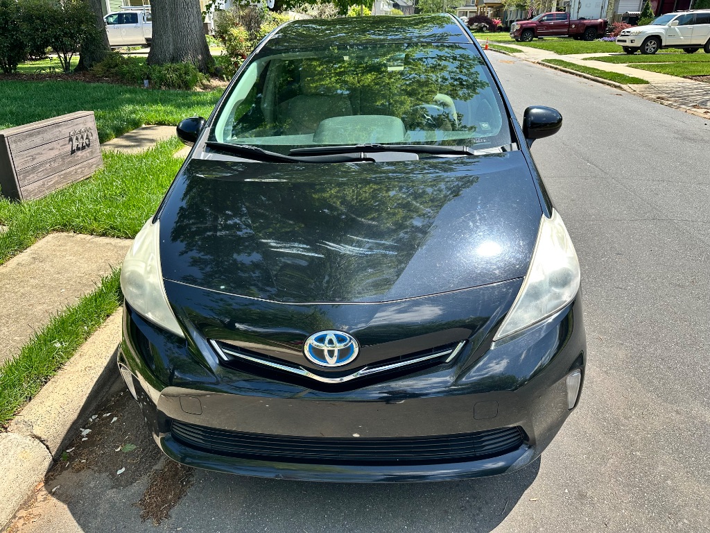 2012 Toyota Prius v Two photo