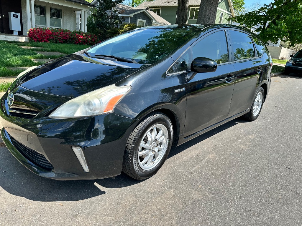 2012 Toyota Prius v Two photo