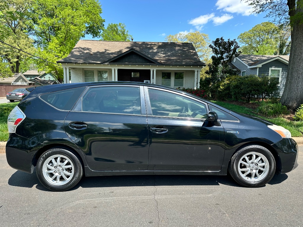 2012 Toyota Prius v Two photo