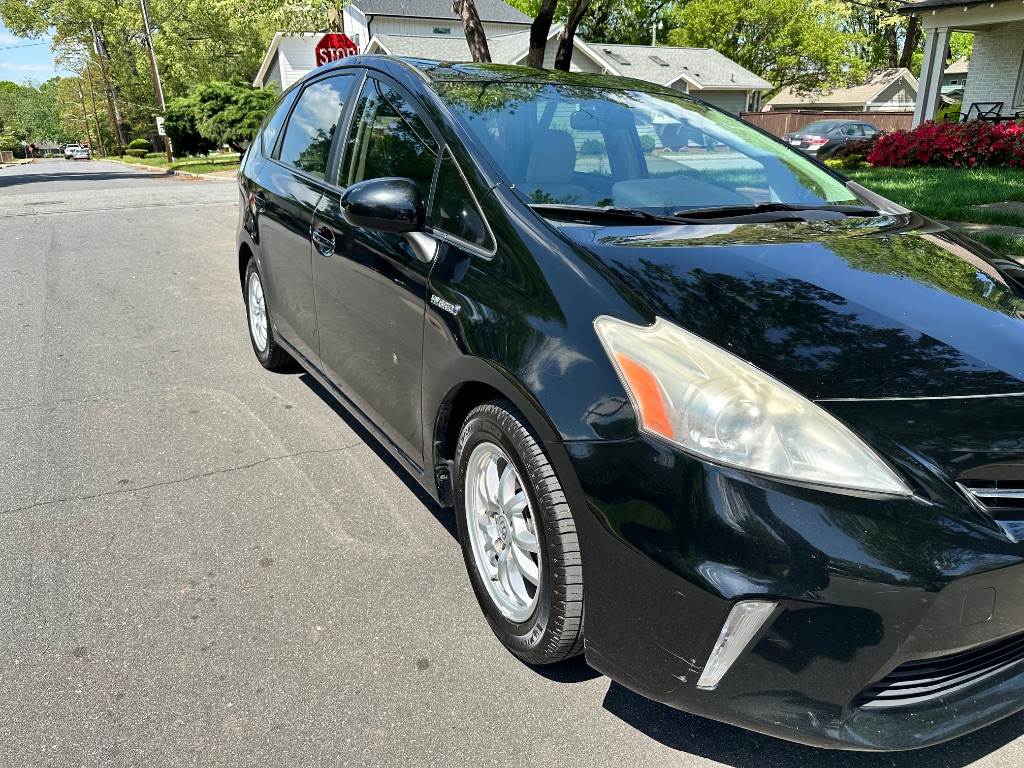 2012 Toyota Prius v Two photo
