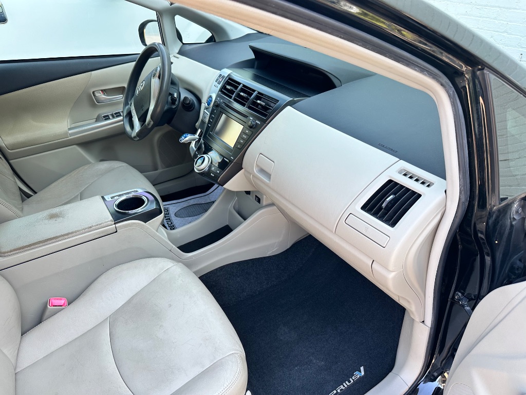 2012 Toyota Prius v Two photo