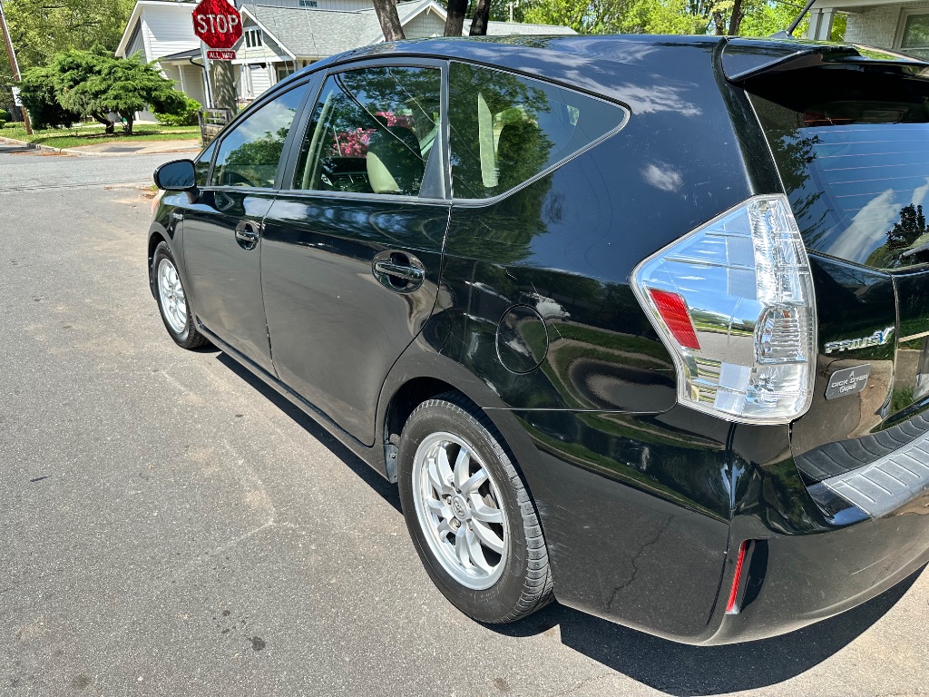 2012 Toyota Prius v Two photo