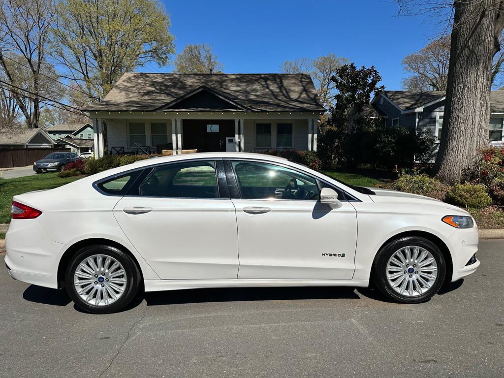 2013 Ford Fusion Hybrid SE photo