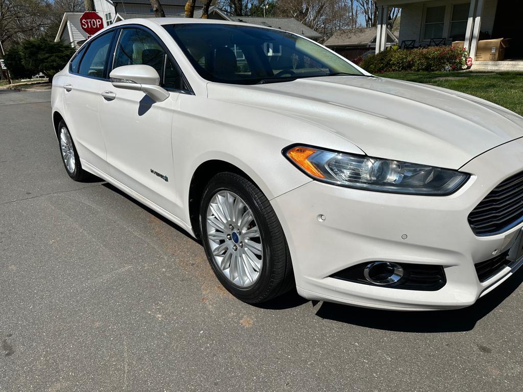 2013 Ford Fusion Hybrid SE photo
