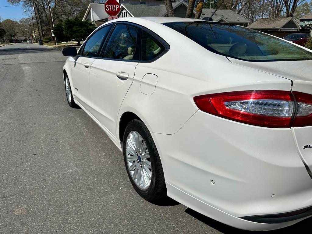 2013 Ford Fusion Hybrid SE photo