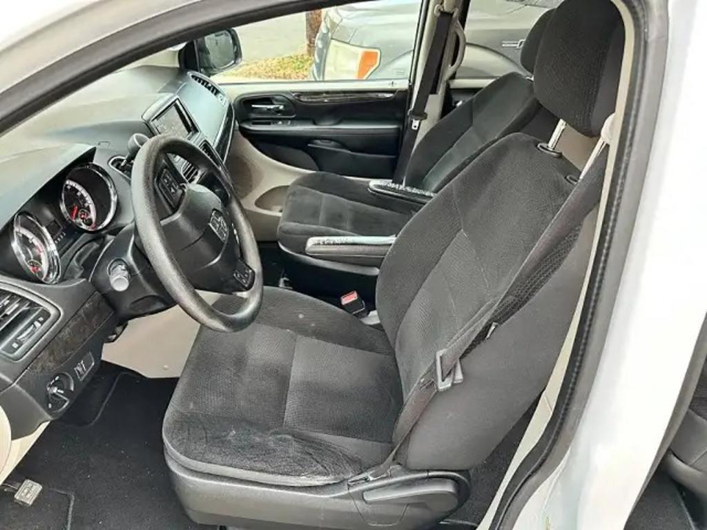 2019 Dodge Grand Caravan - $4,999