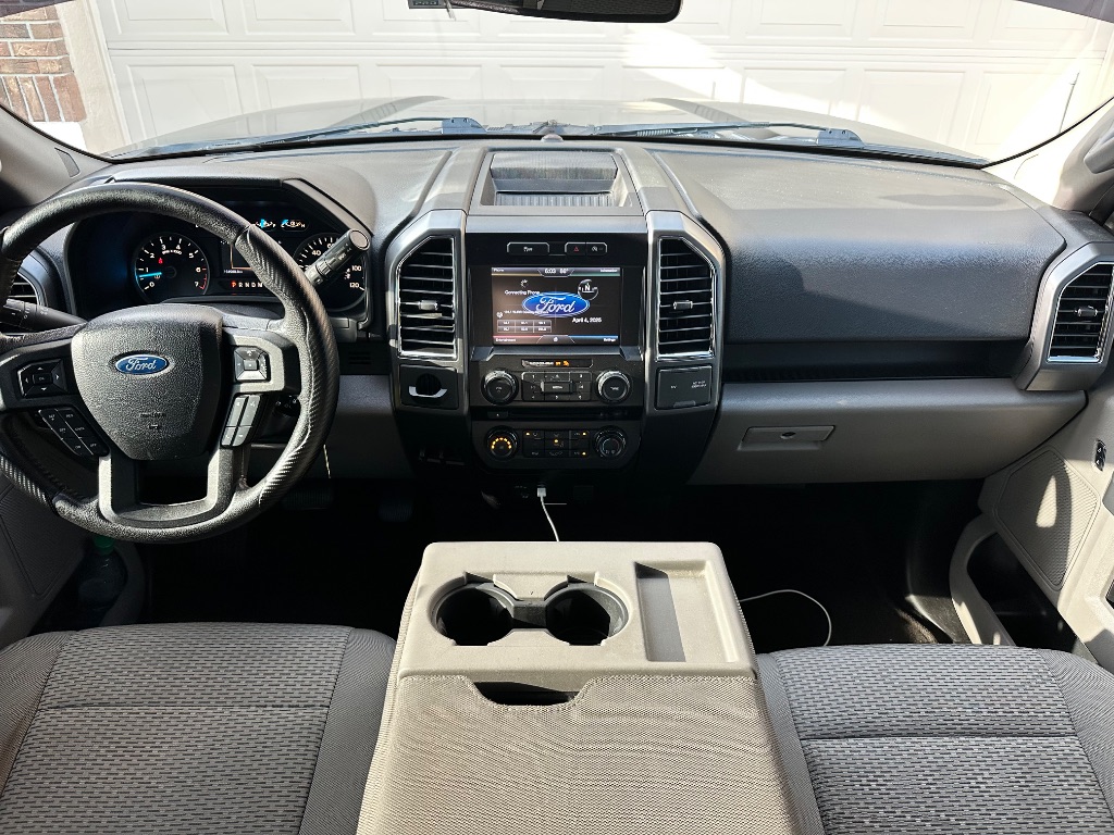 2015 Ford F150 XLT photo
