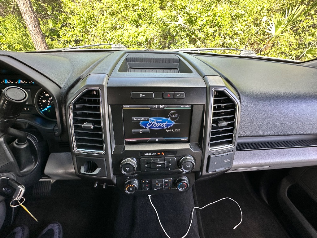 2015 Ford F150 XLT photo
