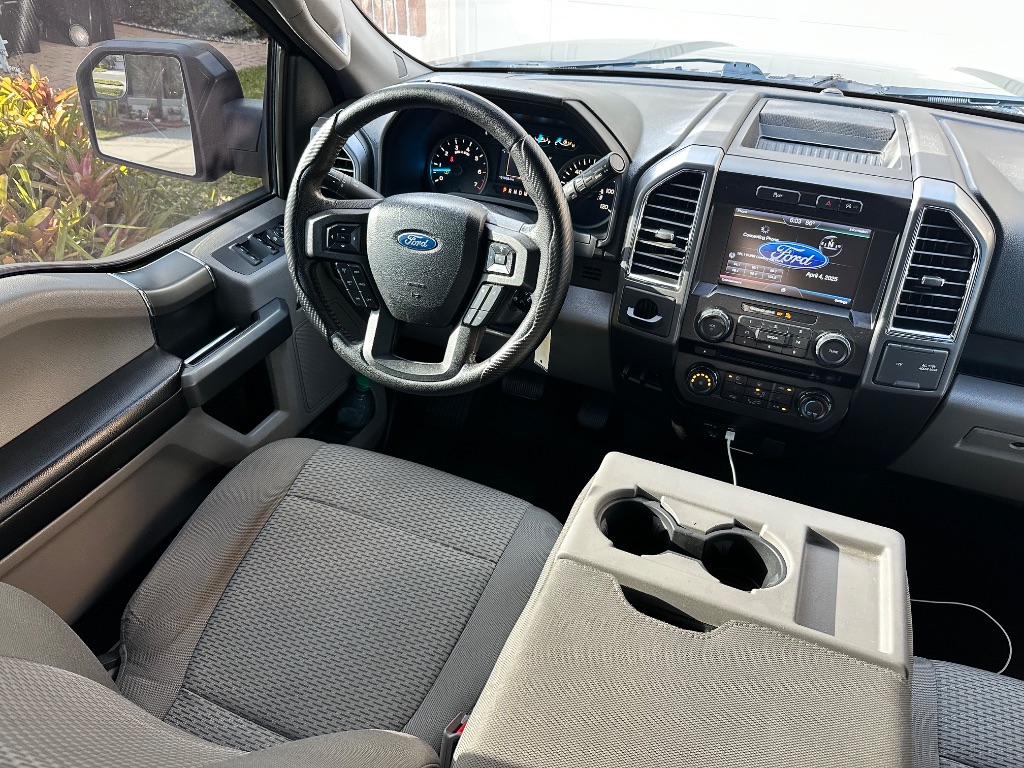 2015 Ford F150 XLT photo