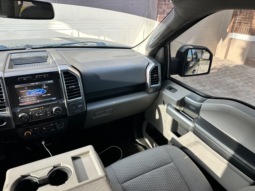 2015 Ford F150 XLT photo