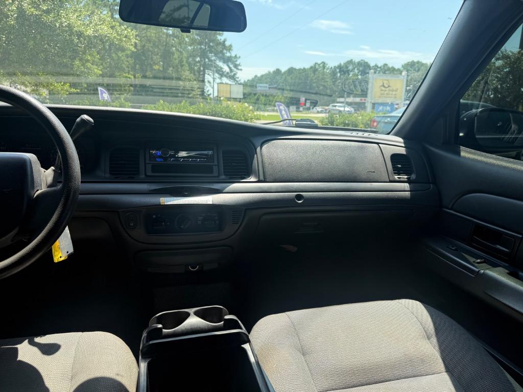 2006 Ford Crown Victoria - $6,999
