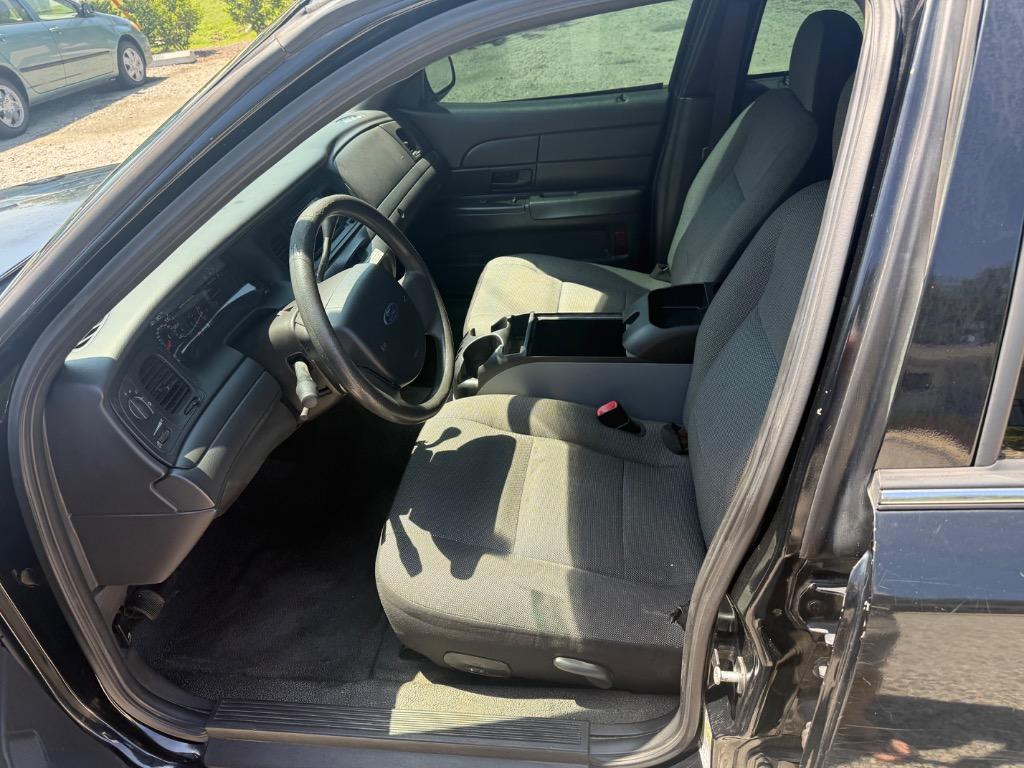2006 Ford Crown Victoria - $6,999