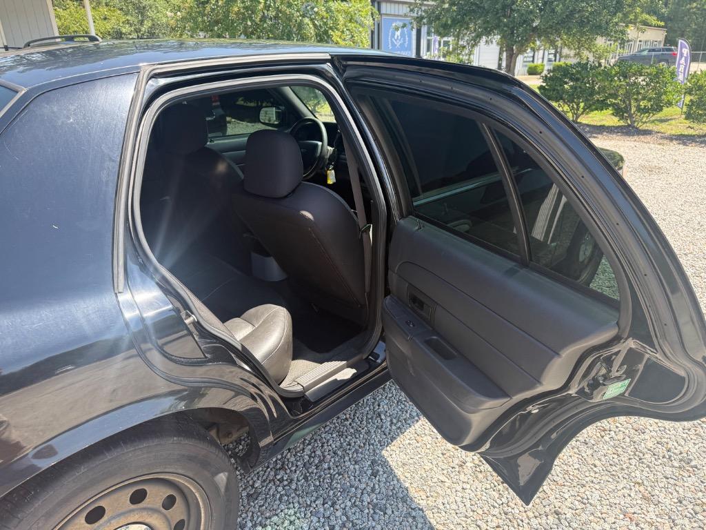 2006 Ford Crown Victoria - $6,999
