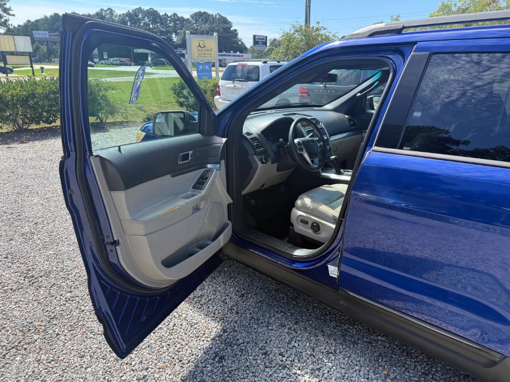 2013 Ford Explorer - $9,999