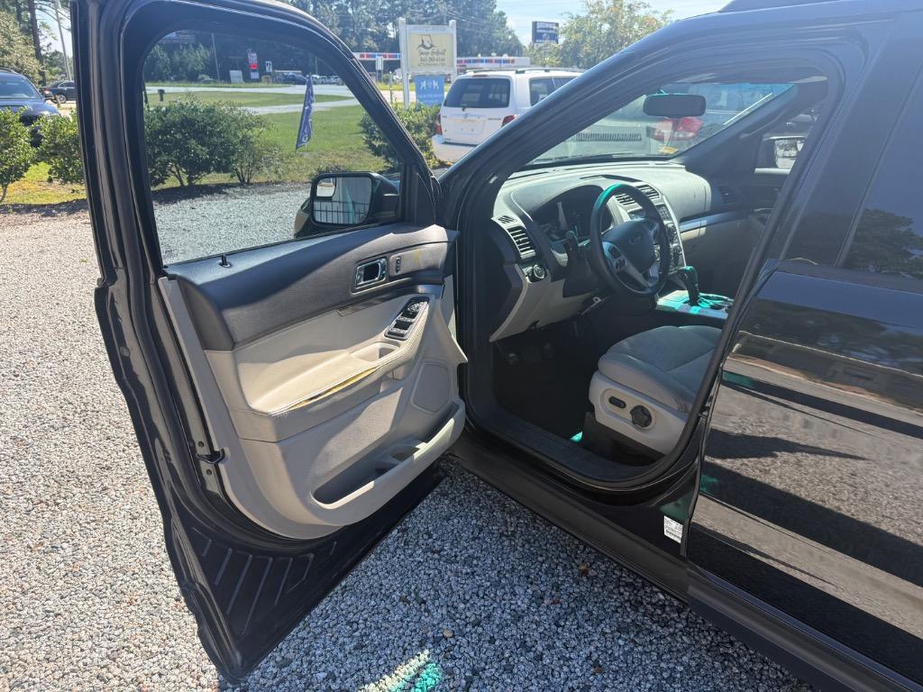 2015 Ford Explorer - $9,999