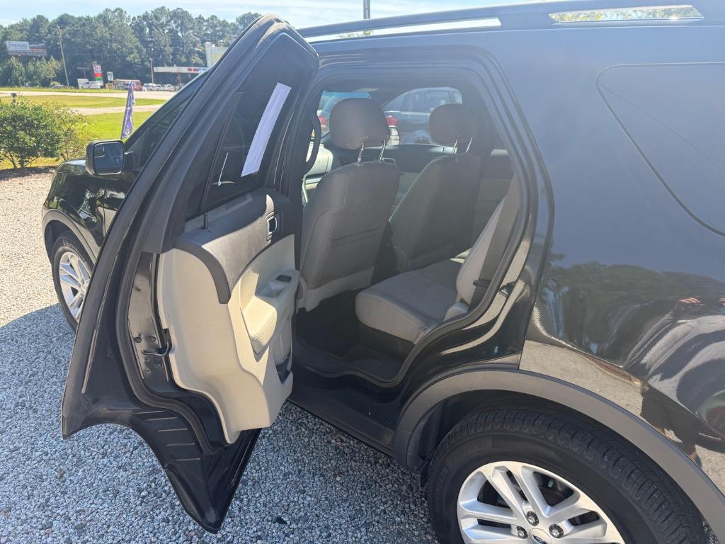 2015 Ford Explorer - $9,999