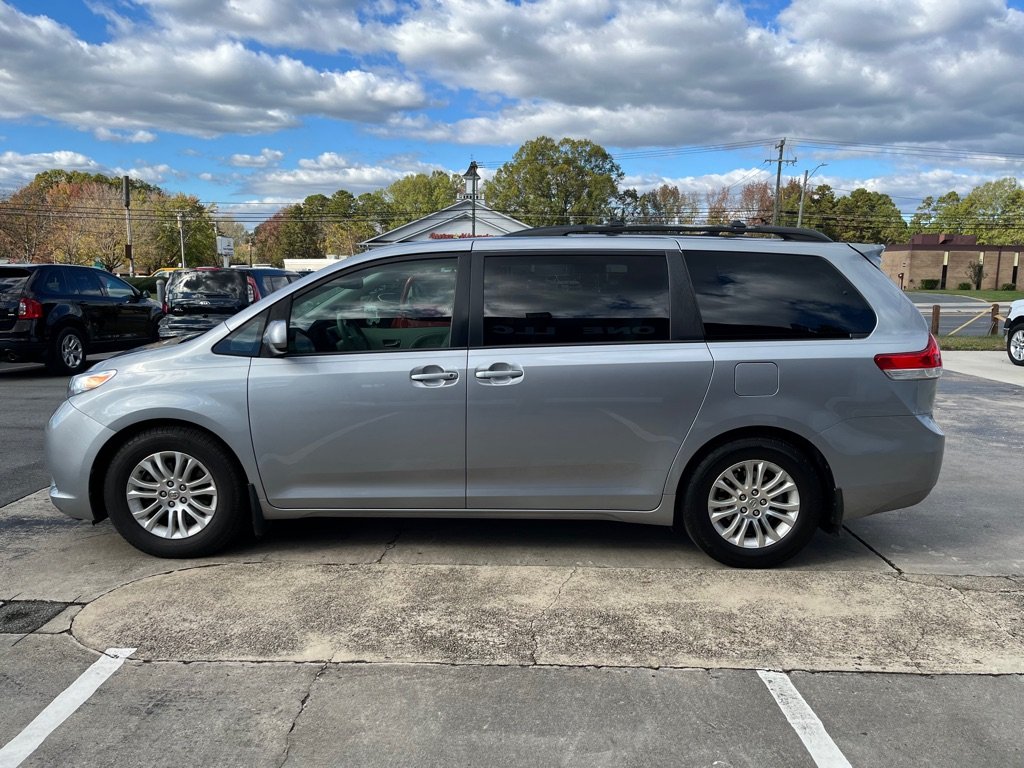 2013 Toyota Sienna - $10,800