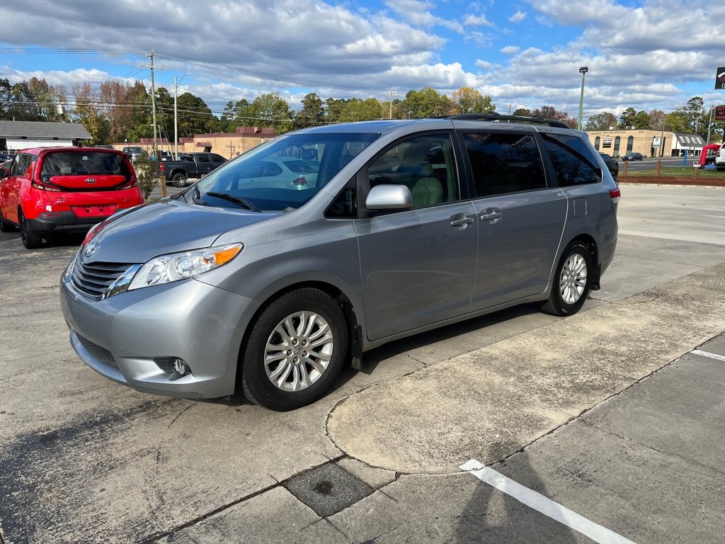 2013 Toyota Sienna - $10,800