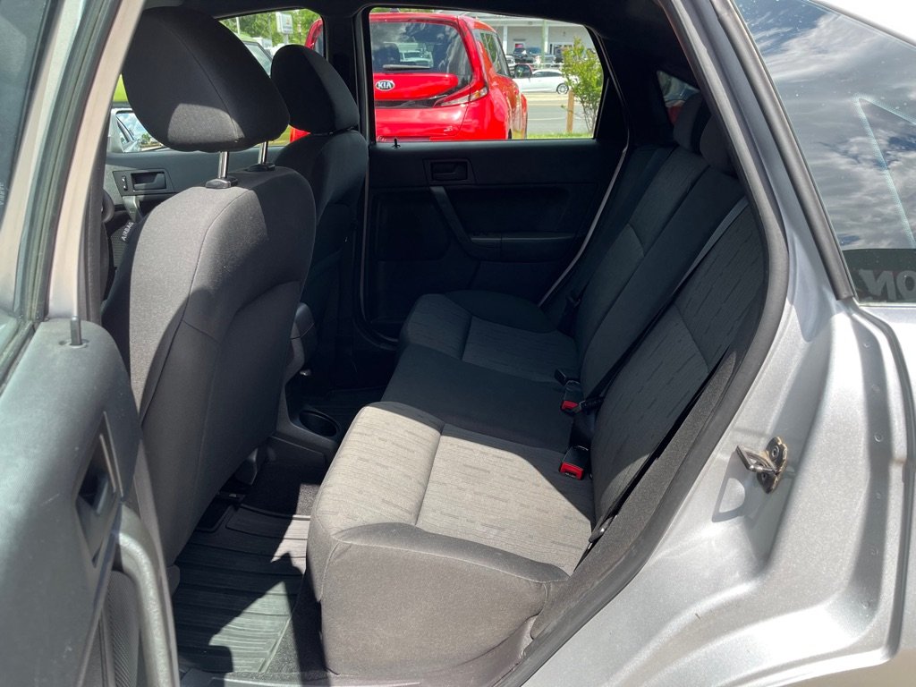 2010 Ford Focus SE photo