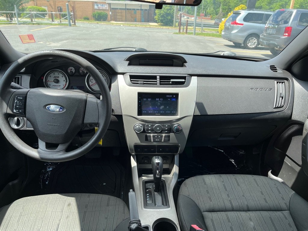 2010 Ford Focus SE photo