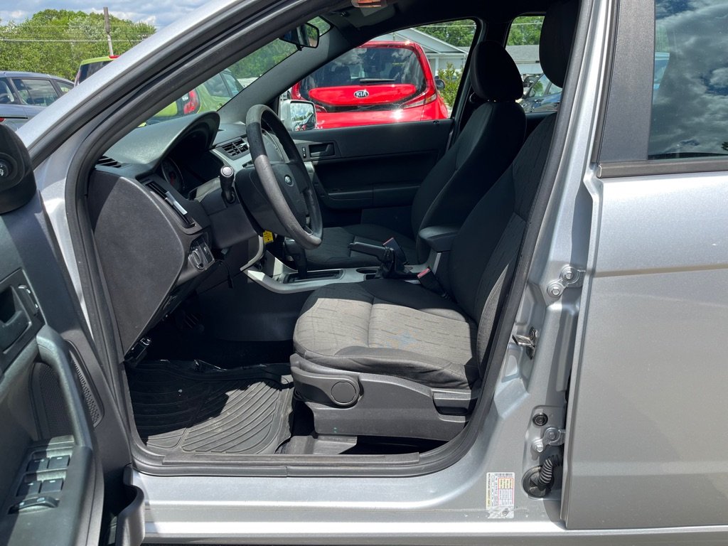 2010 Ford Focus SE photo