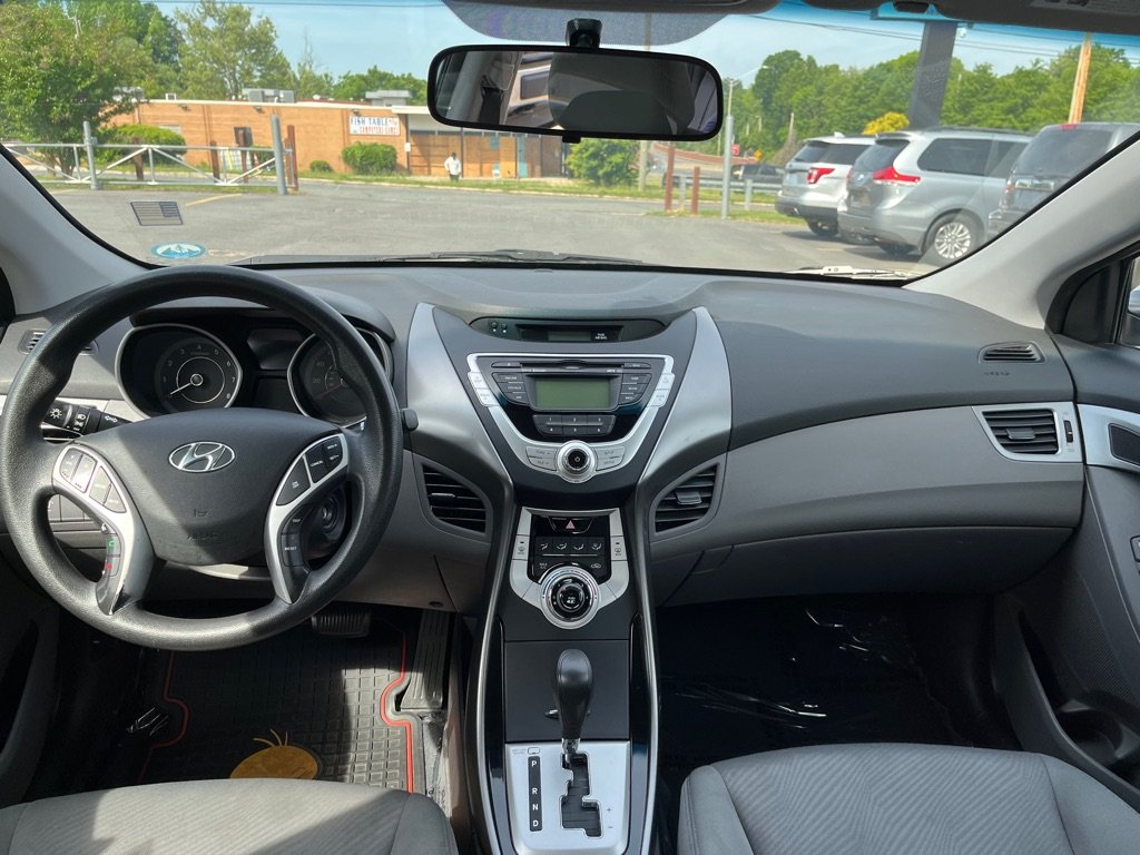 2011 Hyundai Elantra GLS photo