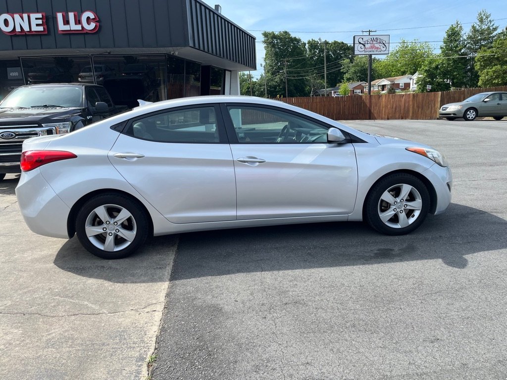 2011 Hyundai Elantra GLS photo
