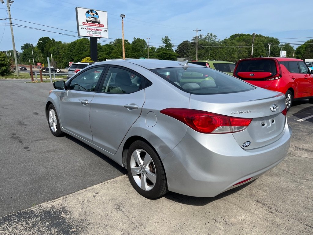 2011 Hyundai Elantra GLS photo