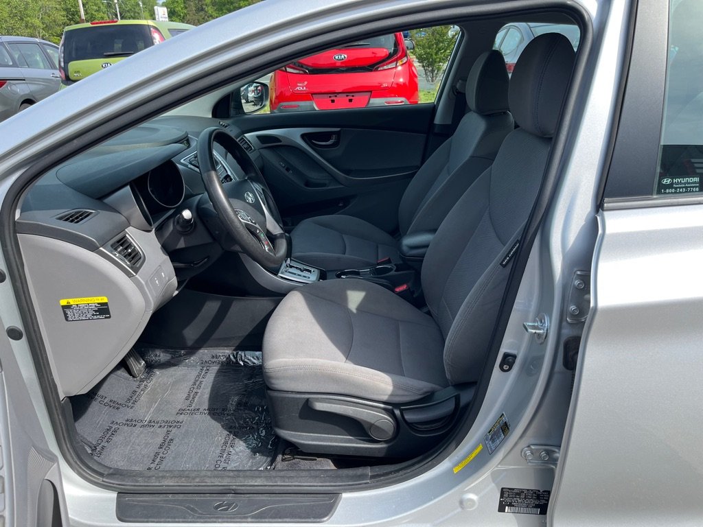 2011 Hyundai Elantra GLS photo